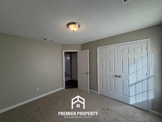 Building Photo - 45 Pine Ridge Cove