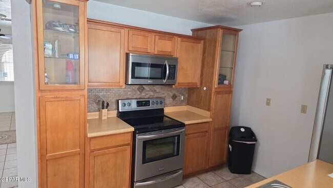 Building Photo - 316 S 6th St