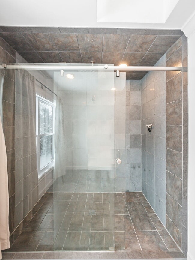 Building Photo - 3250 Chestnut Run Dr