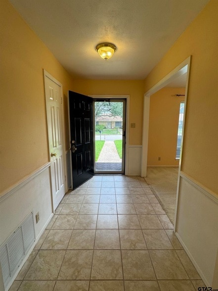 Building Photo - 1311 Larkspur Ln