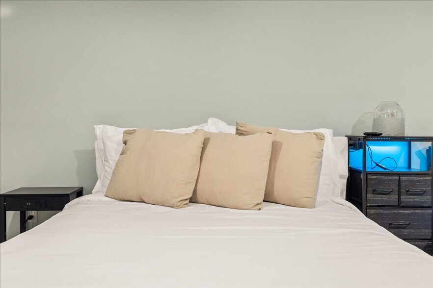 Building Photo - 27 S Oakland Ave