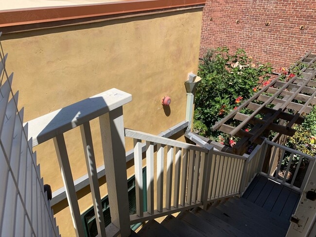 Building Photo - 1915-1919 Berkeley Way