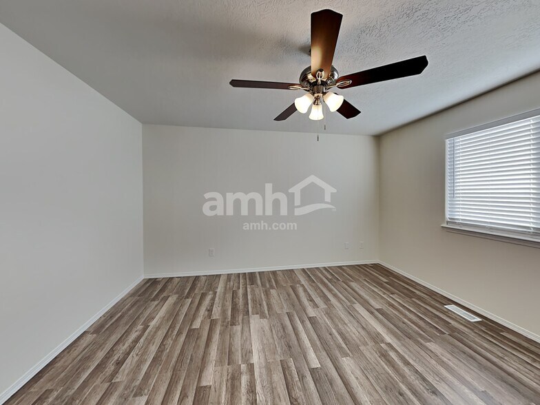 Building Photo - 16605 Sadie Ave