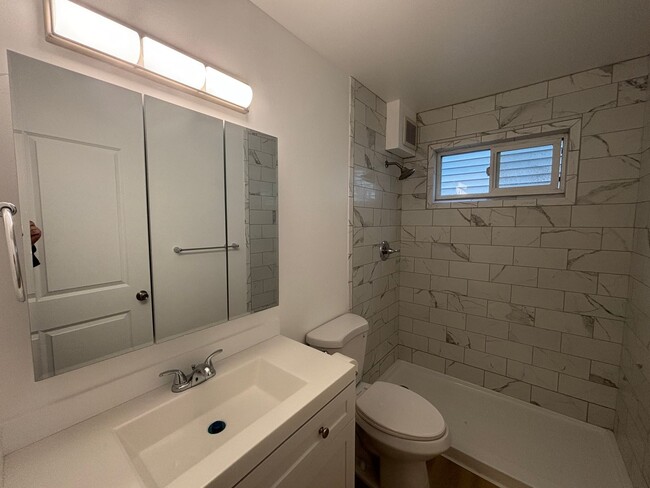 Building Photo - 27th  Ave 4 plex