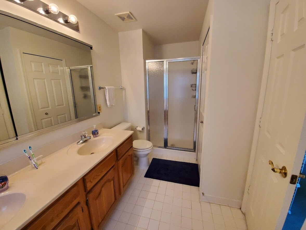 Building Photo - 907 Hidden Moss Dr