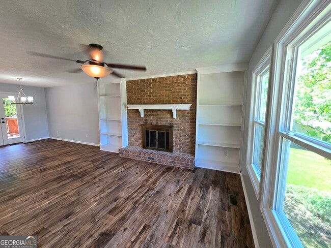 Building Photo - 175 Beacon Dr