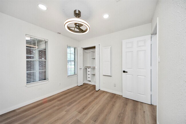 Building Photo - 15719 Baytree Dr