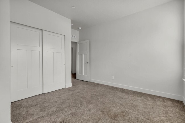 Building Photo - Ranch Landing Condo