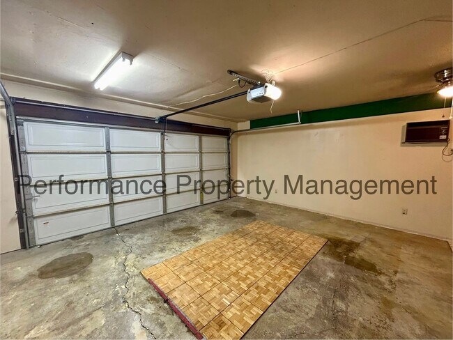 Building Photo - Charming 2 Bed/2 Bath NE Bakersfield Home ...