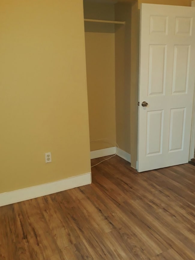 Building Photo - 90 N Park St