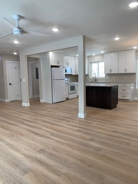 Building Photo - 7547 S Butler Hills Dr