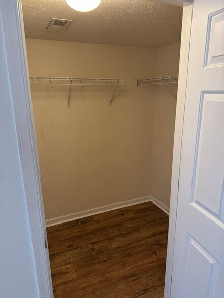 Building Photo - 7720 Porter House Dr
