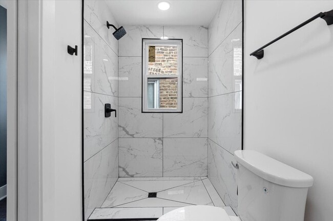 Building Photo - 2108 S Homan Ave