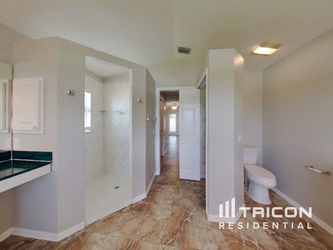 Building Photo - 23135 Langdon Ave
