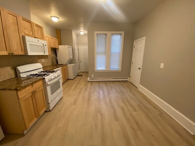 Primary Photo - 254 Windsor St