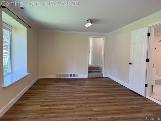 Building Photo - 896 Grace Ave