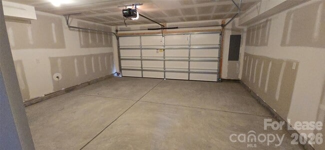 Building Photo - 2324 Donnelly Hls Ln