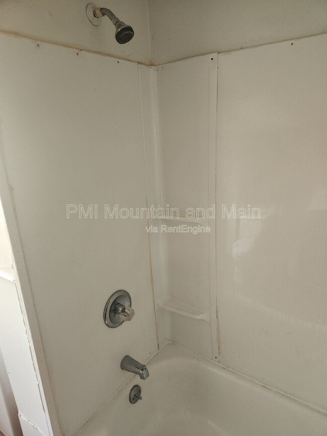 Building Photo - 9 Grateful Way