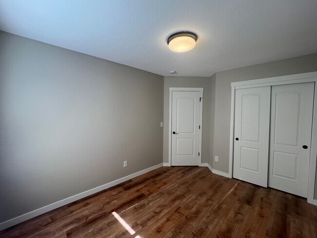 Building Photo - Recently Renovated! Spacious 3 Bedroom Home with Fenced Yard, Patio, and 2-Car Garage With Move I...