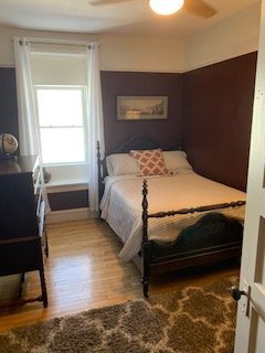 Building Photo - 423 E Portage Ave