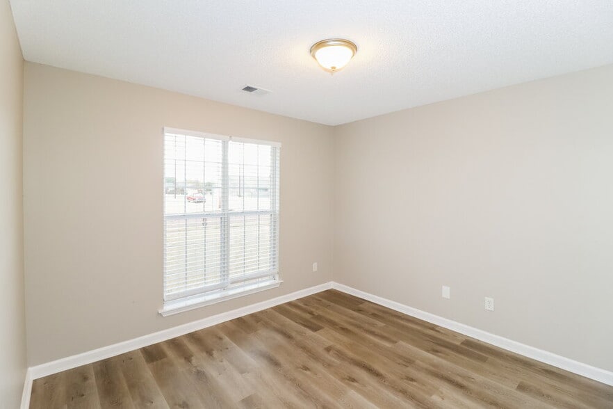 Building Photo - 6499 Sandbourne E
