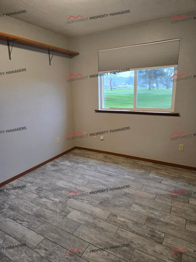 Building Photo - R325C