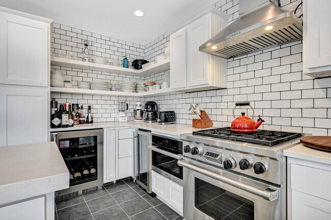 Building Photo - 25 Meadowgrass Ln