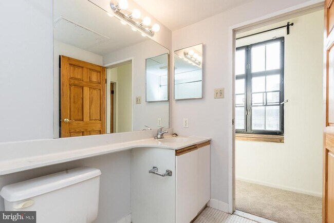 Building Photo - 1601 Spring Garden St