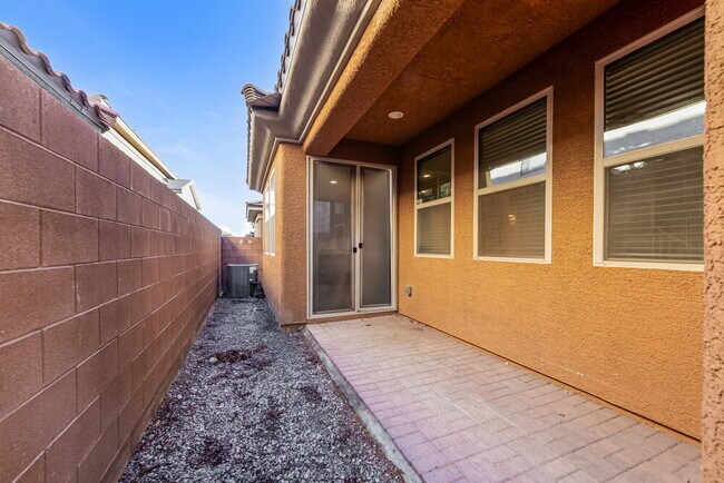 Building Photo - 10152 Ruggles Mansion Ave