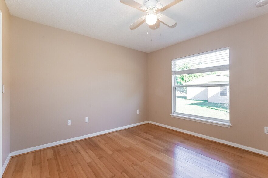 Building Photo - 13013 Baybrook Ln