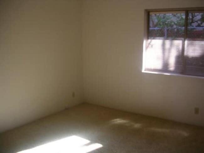 Building Photo - 477 Scenic Dr