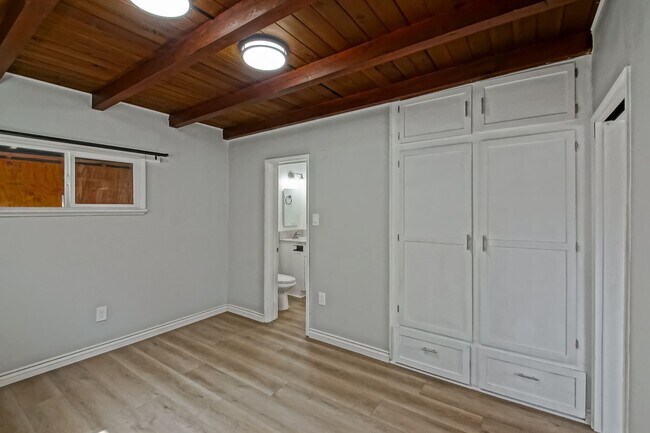Building Photo - 1534 Mathews Ave