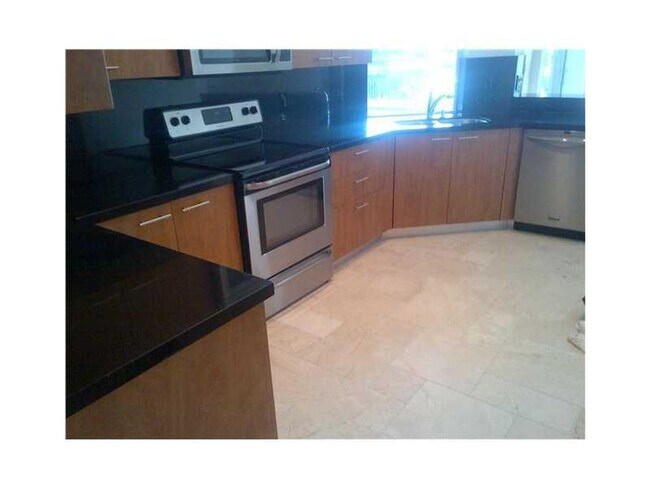 Building Photo - 2653 Oakbrook Dr