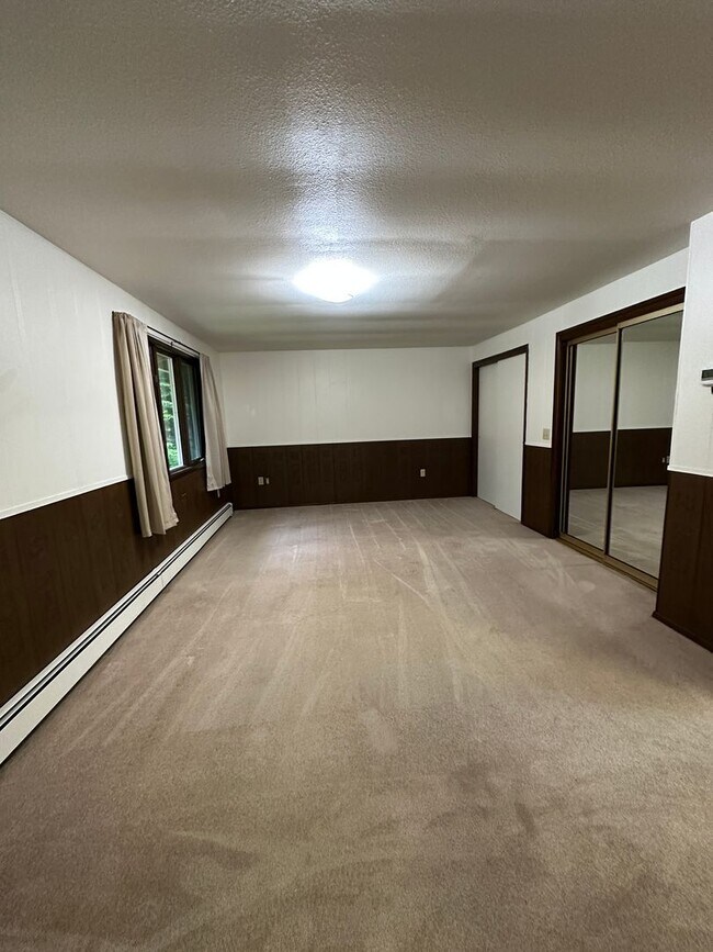 Building Photo - 2164 Island Cir