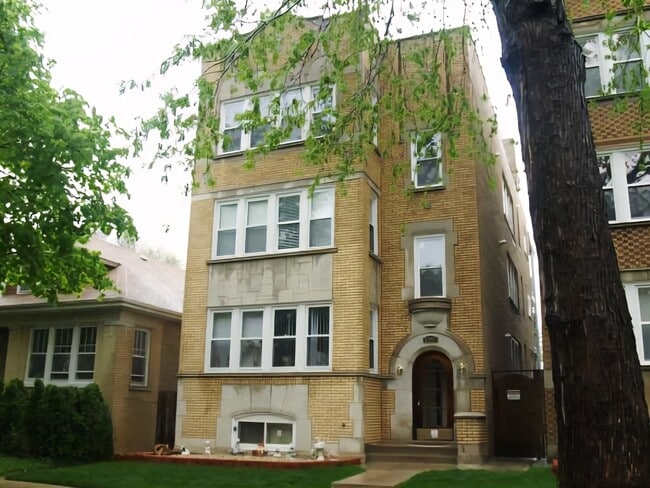 Primary Photo - 5749 N Spaulding Ave