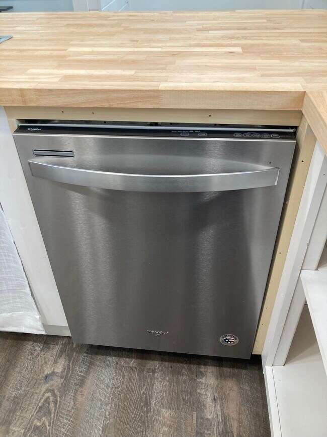 Building Photo - 328 E 12th St