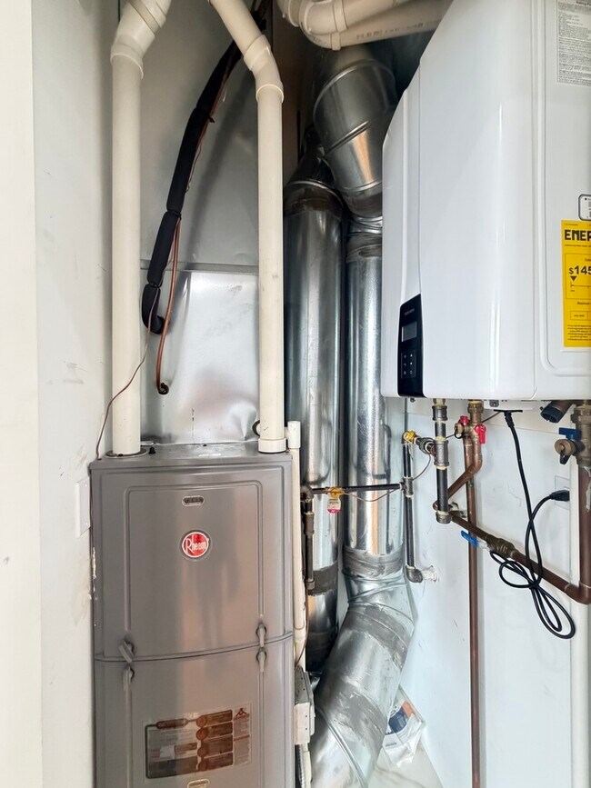 Building Photo - 1837 S Harding Ave