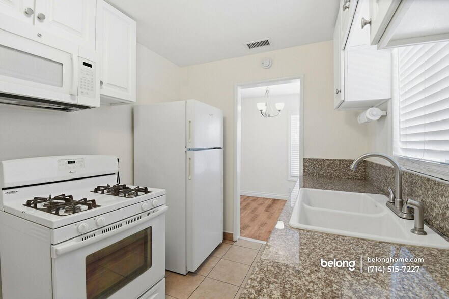 Building Photo - 183 N Batavia St