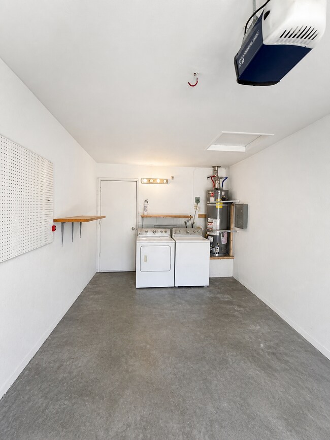 Building Photo - 5836 Palm Ave