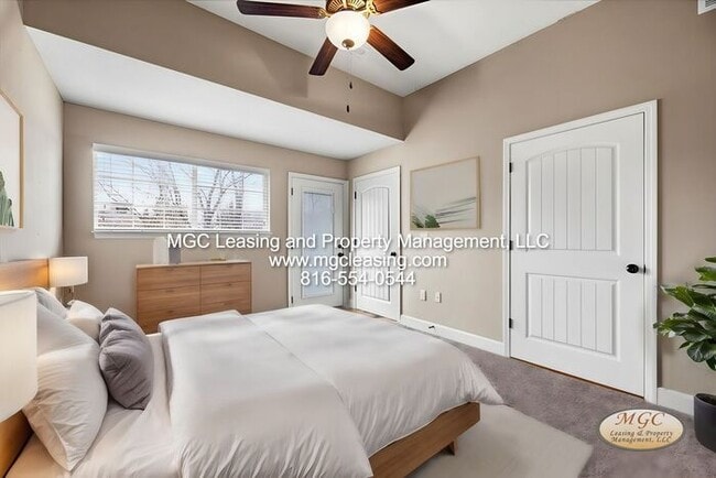 Building Photo - 2102 Hickoryleaf Ln
