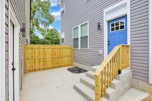Building Photo - 901 Miller Ave