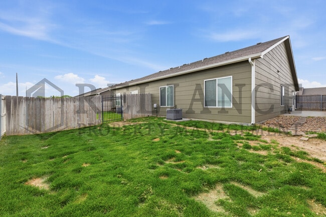 Building Photo - 452 S Longbranch Dr