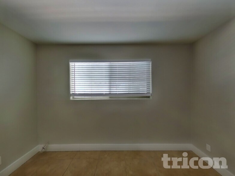 Building Photo - 1649 W Pueblo Ave