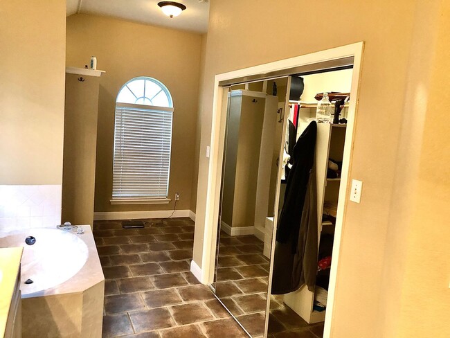Building Photo - Beautiful 4 bed home in Round Rock