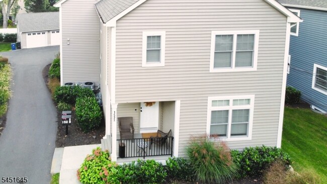 Building Photo - 156 Broad St