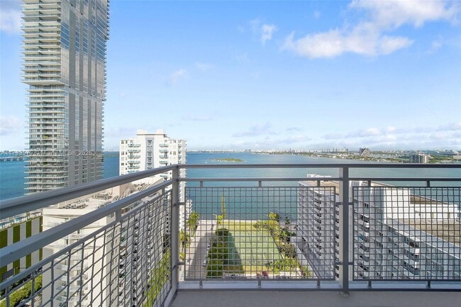 Building Photo - 2150 N Bayshore Dr