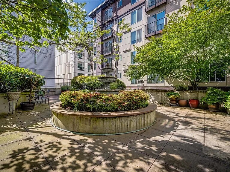 Building Photo - 323 Queen Anne Ave N