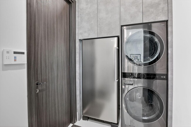 Building Photo - 334 Isle of Capri Dr