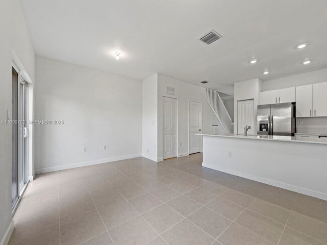 Building Photo - 1528 SE 27th Rd