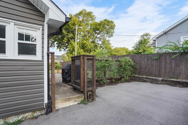 Building Photo - 520 Elgin St